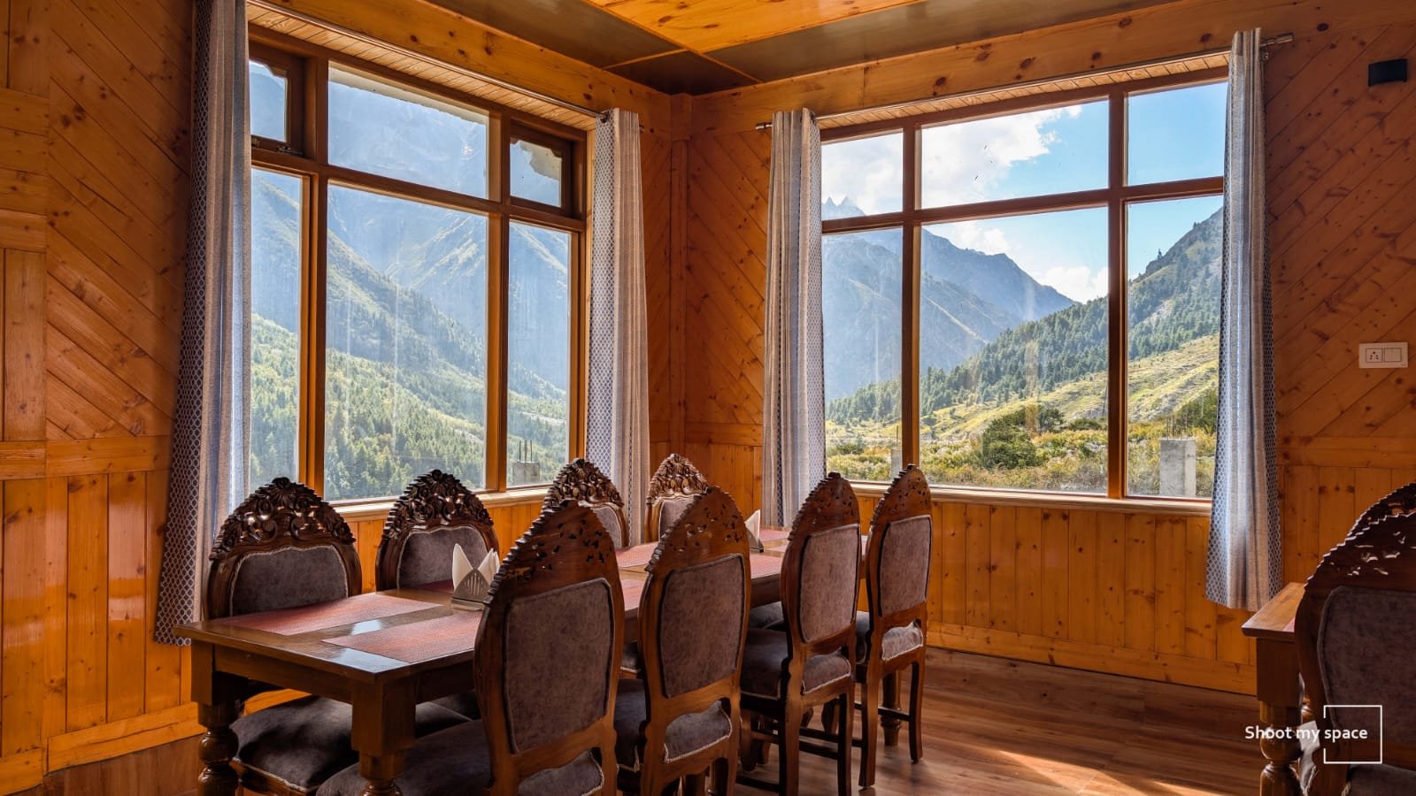 Restaurant at Chitkul, Himachal Pradesh (4/4)