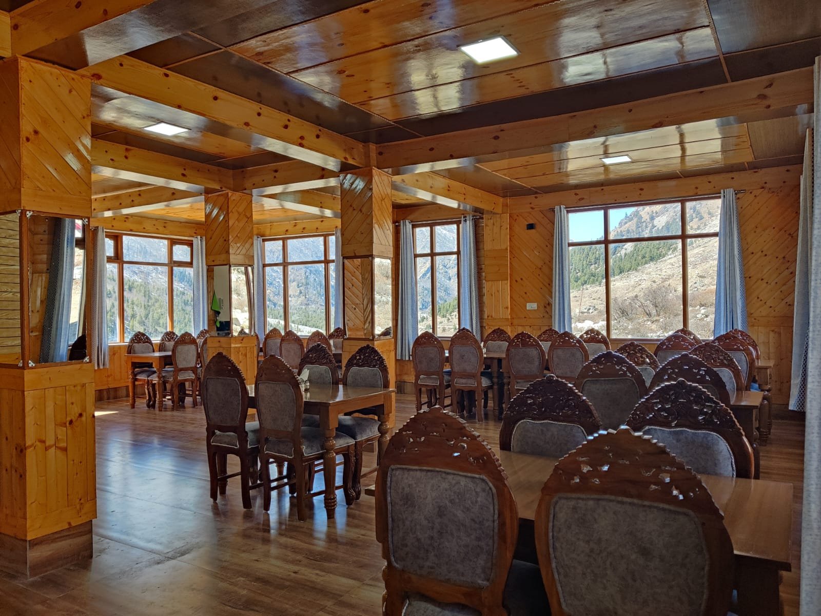 Restaurant at Chitkul, Himachal Pradesh (2/4)