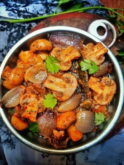 Paneer Do Pyaza / Mushroom Do Pyaza